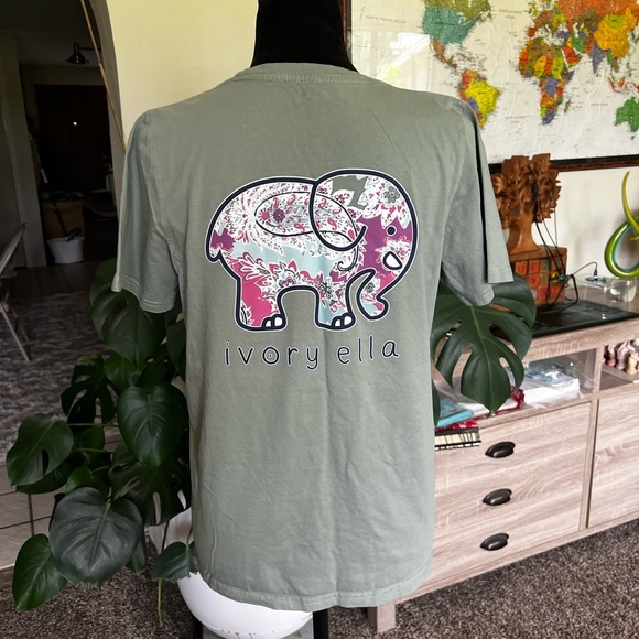 Ivory Ella Green Short Sleeve Tee with Elephant Graphic - Picture 3 of 7